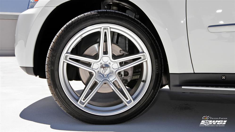 Mercedes-Benz GL-Class with Custom Wheels
