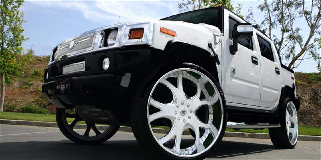 White Hummer H2 With 32