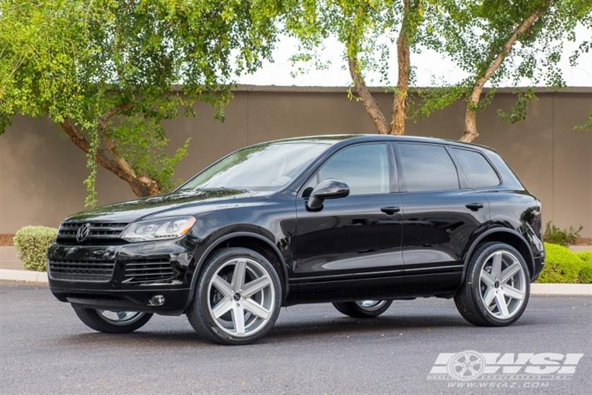 2014 Volkswagen Touareg with 22