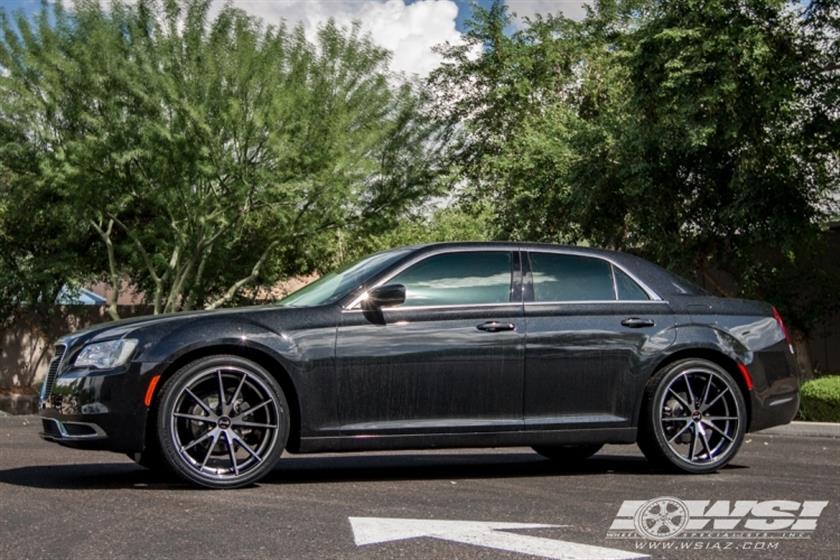 2015 Chrysler 300C with 22